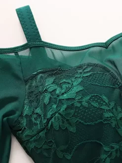 Ballroom Dance Costumes Dark Green Women's Elegant Polyester Lace Bateau Neck Lace Ruffles Dress Dance Dress