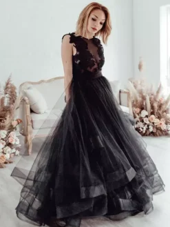 Black Bridal Dress A-Line Illusion Neckline Sleeveless Backless Applique Floor-Length Lace Tulle Bridal Gowns Free Customization