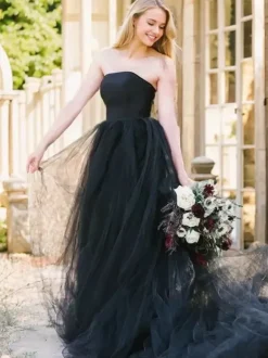 Black Loyal Wedding Dresses Polyester Princess Silhouette Sleeveless Tiered With Train Bridal Gown