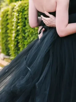 Black Loyal Wedding Dresses Polyester Princess Silhouette Sleeveless Tiered With Train Bridal Gown