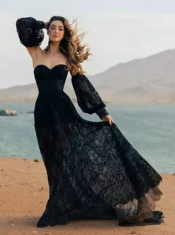 Black Loyal Wedding Dresses Princess Silhouette Half Sleeves Buttons Lace With Train Bridal Gown