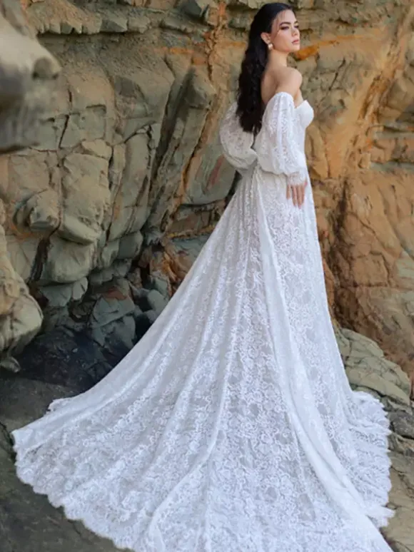 Black Loyal Wedding Dresses Princess Silhouette Half Sleeves Buttons Lace With Train Bridal Gown