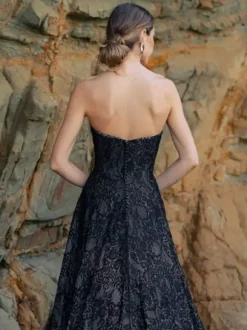 Black Loyal Wedding Dresses Princess Silhouette Half Sleeves Buttons Lace With Train Bridal Gown
