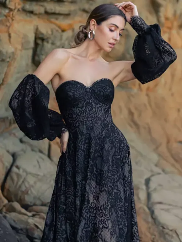 Black Loyal Wedding Dresses Princess Silhouette Half Sleeves Buttons Lace With Train Bridal Gown