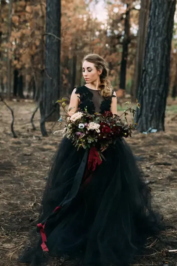 Black Loyal Wedding Dresses A-Line Sleeveless Split Front Lace Sweep Bridal Gown