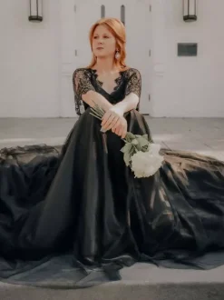 Black Wedding Dresses 2026 Lace A-Line Short Sleeves With Train Bridal Dress Free Customization