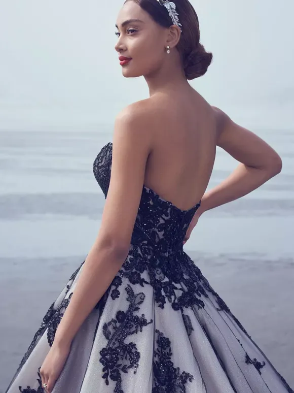 Black Wedding Dresses A-Line Sleeveless Lace With Train Bridal Gown Free Customization