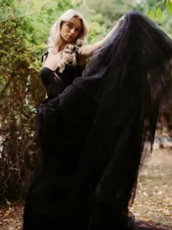 Black Wedding Dresses A-Line Sleeveless Backless Lace With Train Bridal Dress Free Customization