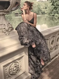 Black Wedding Dresses Lace A-Line V-neckline Sleeveless Spaghetti Straps With Train Bridal Dress