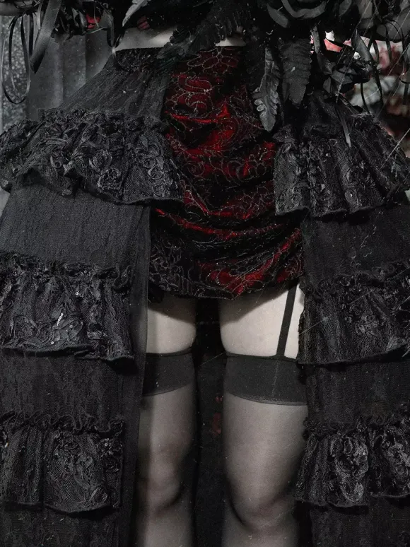 Black And Red Gothic Lolita SK Tiered High-Waisted Skirt Dramatic Train Lolita Skirt