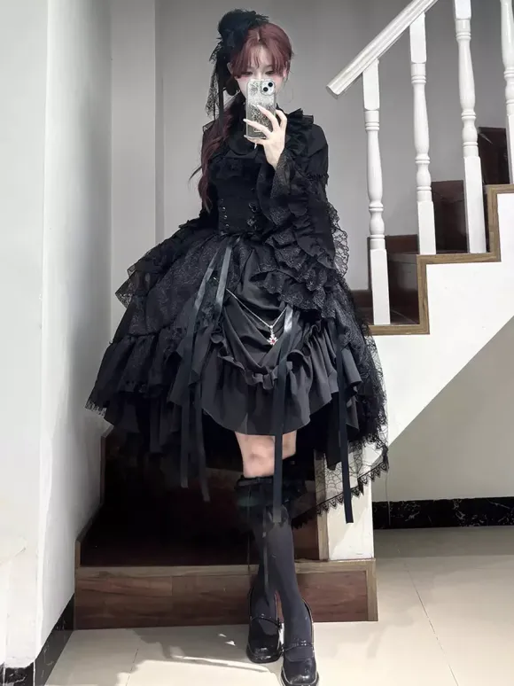 Black Gothic Lolita Dresses Lace Up Long Sleeves Ruffles Gothic Lolita Dress Set