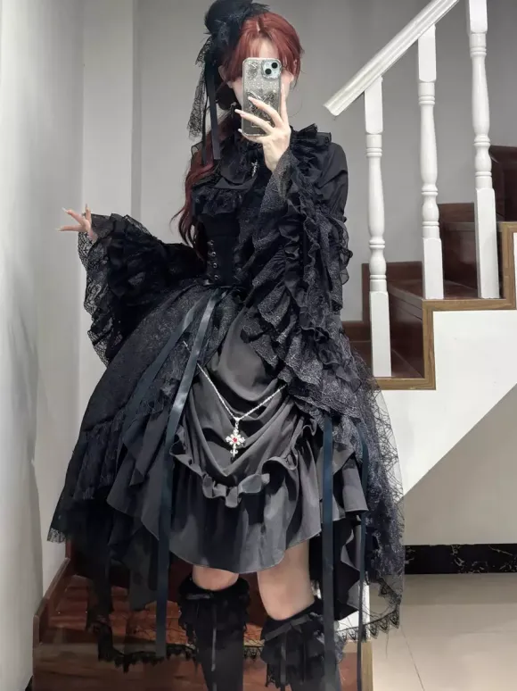 Black Gothic Lolita Dresses Lace Up Long Sleeves Ruffles Gothic Lolita Dress Set