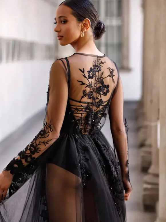 Black Gothic Wedding Dresses 2026 A-Line Long Sleeves Buttons Lace With Train Bridal Dress Free Customization