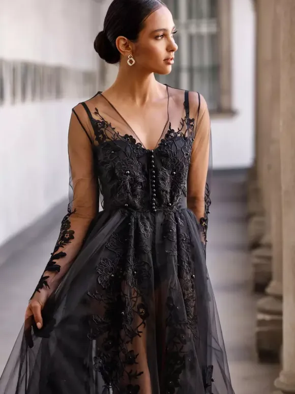 Black Gothic Wedding Dresses 2026 A-Line Long Sleeves Buttons Lace With Train Bridal Dress Free Customization