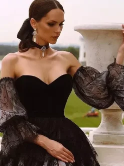 Black Loyal Wedding Dresses A-Line Long Sleeves Lace Lace Tea-Length Bridal Dress