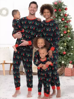 Black Red Christmas Stocking And Lights Print Family Pajamas Matching Set 2026