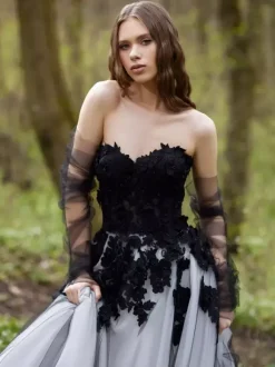 Black Wedding Dresses A-Line Lace Tulle Court Train Bridal Gown