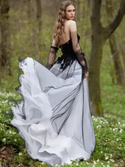 Black Wedding Dresses A-Line Lace Tulle Court Train Bridal Gown