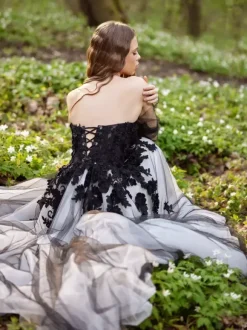 Black Wedding Dresses A-Line Lace Tulle Court Train Bridal Gown