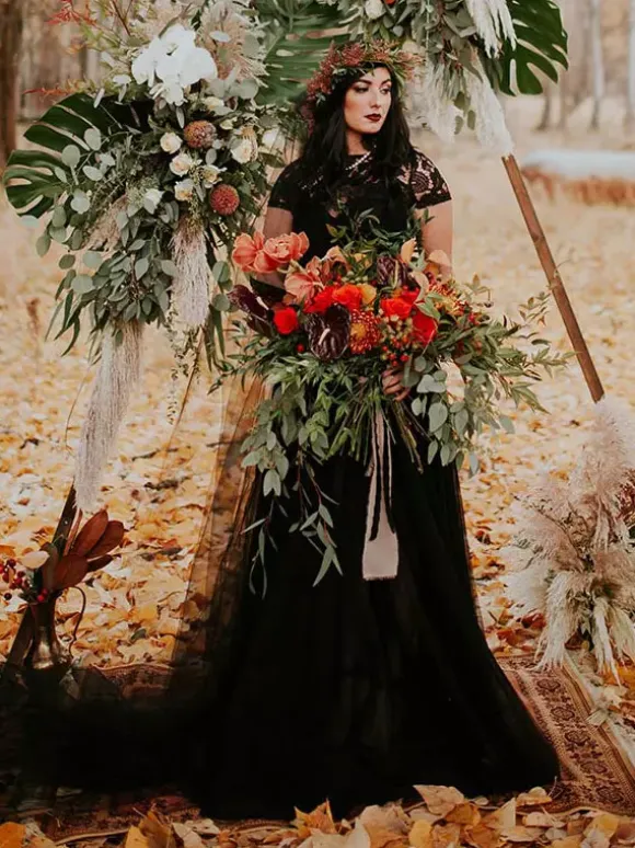 Black Wedding Dresses A-Line Short Sleeves Lace Floor-Length Bridal Dress Free Customization