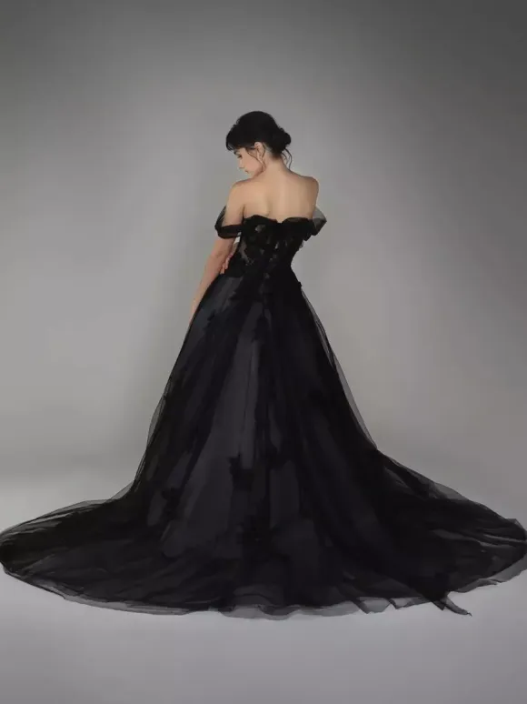 Black Wedding Dresses Lace A-Line Sleeveless With Train Bridal Gown Free Customization
