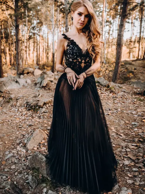 Black Wedding Dresses Lace A-Line Sleeveless Pleated Floor-Length Bridal Dress Free Customization