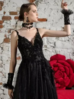 Black Wedding Dresses Lace A-Line Sleeveless Court Train Bridal Dress Free Customization