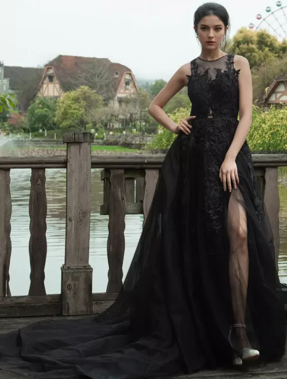 Black Wedding Dresses Lace A-Line Sleeveless Natural Waist Lace With Train Bridal Gown