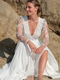 Bohemian Lace Wedding Dress V-Neck Long Sleeve Bridal Gown with Button Back and Front Slit