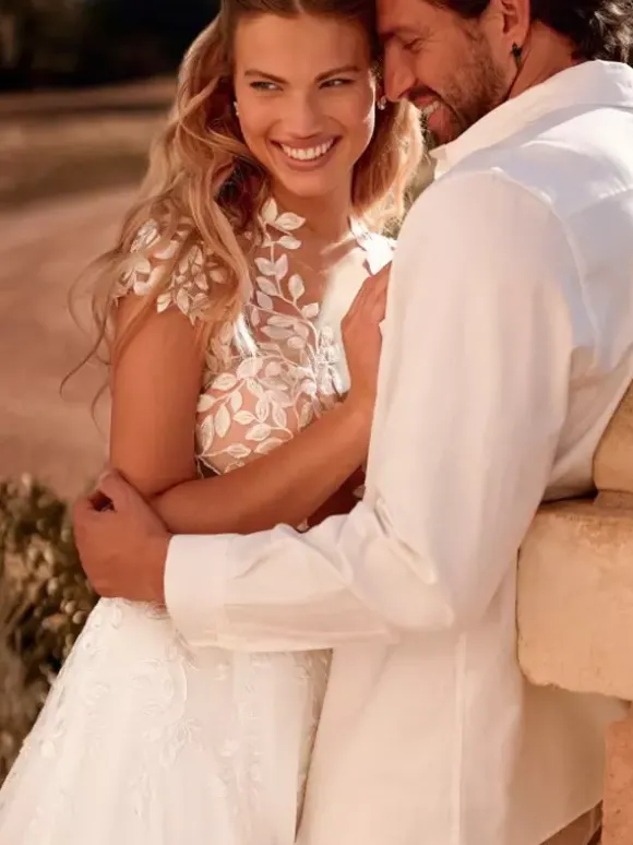 Bohemian Wedding Dress Round Neck Short Sleeves Oval Back Cutout Slit Skirt Small Train
