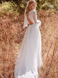 Boho Wedding Dress Lace A-Line With Train Backless Long Sleeves V-Neck White Hippie Bridal Dresses Free Customization