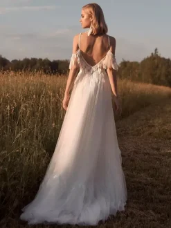 Boho Wedding Dress Lace Feathers A-Line With Train Natural Waist Zipper Short Sleeves V-Neck Ivory