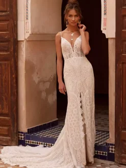 Boho Wedding Dress Lace Lace A-Line Court Train Natural Waist Spaghetti Straps Backless Sleeveless V-Neck Ivory