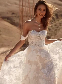 Boho Wedding Dress Lace Lace A-Line Court Train Natural Waist Backless Sleeveless Sweetheart Neck Ivory