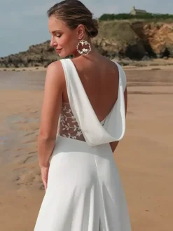 Boho Wedding Dress Lace Lace Ball Gown Court Train Natural Waist Zipper Sleeveless V-Neck White