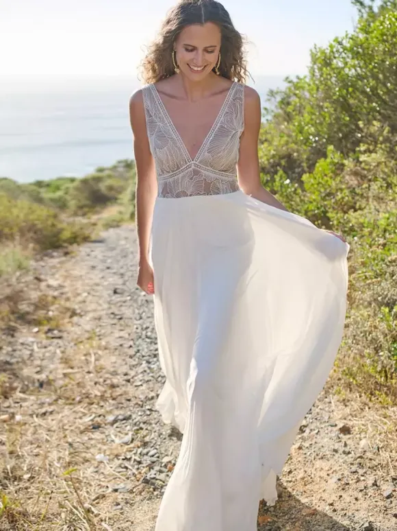 Boho Wedding Dress Lace Lace Ball Gown With Train Natural Waist Wedding Dress Functional Buttons Sleeveless V-Neck White