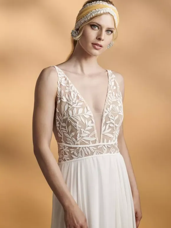 Boho Wedding Dress Chiffon Lace A-Line With Train Natural Waist Zipper Sleeveless V-Neck White