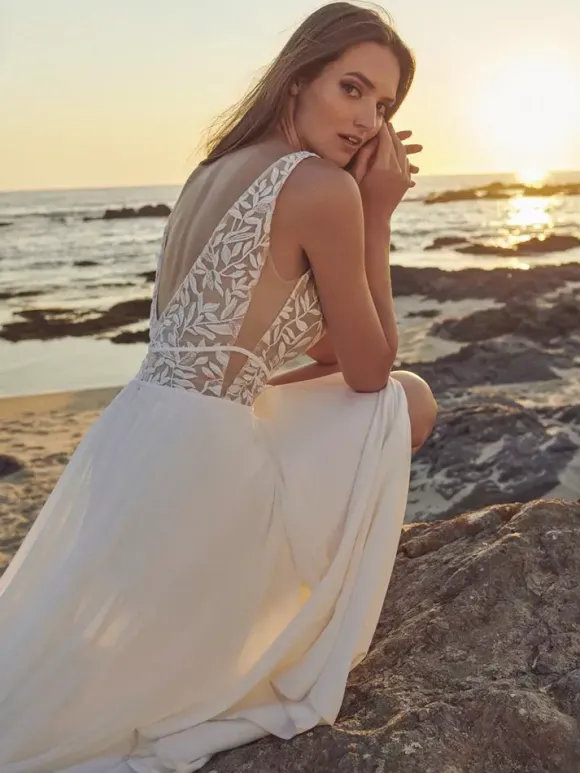 Boho Wedding Dress Chiffon Lace A-Line With Train Natural Waist Zipper Sleeveless V-Neck White