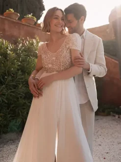 Boho Wedding Dress Designed Neckline Short Sleeves With Train Lace Bridal Gowns
