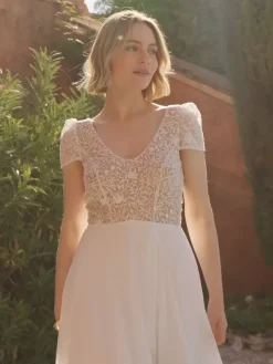 Boho Wedding Dress Designed Neckline Short Sleeves With Train Lace Bridal Gowns