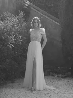 Boho Wedding Dress Designed Neckline Short Sleeves With Train Lace Bridal Gowns