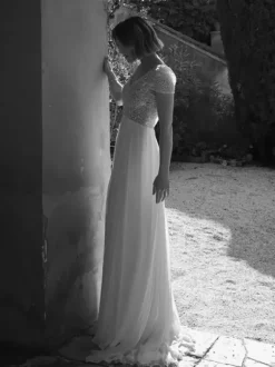 Boho Wedding Dress Designed Neckline Short Sleeves With Train Lace Bridal Gowns