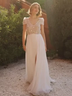 Boho Wedding Dress Designed Neckline Short Sleeves With Train Lace Bridal Gowns
