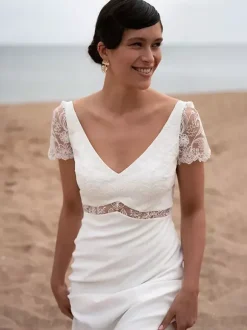 Boho Wedding Dress Ivory Lace A-Line Sweep Raised Waist Backless Short Sleeves V-Neck Bridal Dress