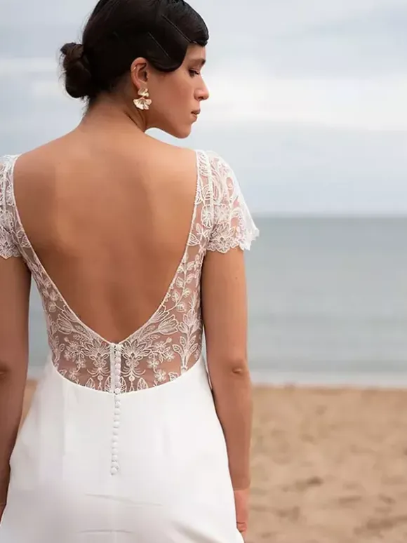 Boho Wedding Dress Ivory Lace A-Line Sweep Raised Waist Backless Short Sleeves V-Neck Bridal Dress