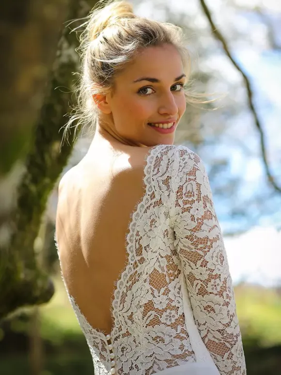 Boho Wedding Dress Lace Lace A-Line Floor-Length Natural Waist Wedding Dress Functional Buttons Long Sleeves Jewel Neck Ivory