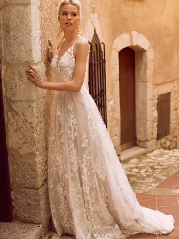 Boho Wedding Dress Lace Lace A-Line Court Train Natural Waist Backless Sleeveless V-Neck Ivory