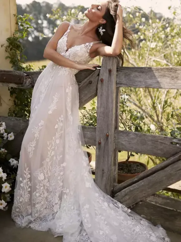 Boho Wedding Dress Lace Lace A-Line Court Train Natural Waist Backless Sleeveless V-Neck Ivory