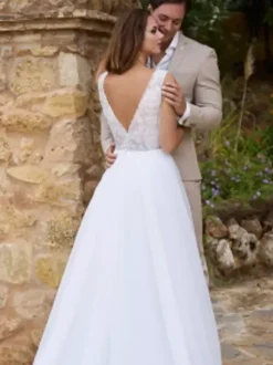 Boho Wedding Dress Lace Lace Ball Gown With Train Natural Waist Zipper Sleeveless V-Neck White