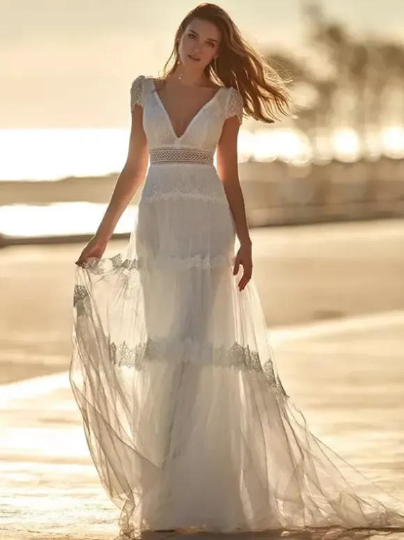 Boho Wedding Dress Tulle Lace A-Line With Train Natural Waist Wedding Dress Functional Buttons Short Sleeves V-Neck Ivory